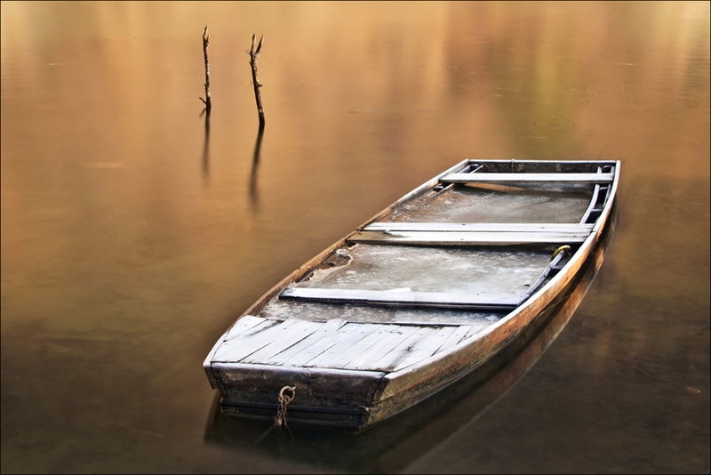890 - THE BOAT - VUKADINOVIC DJORDJE - serbia.jpg